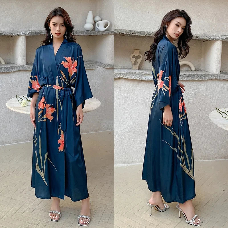 Robe de Chambre Femme Satin Bleu Marine Kimono Fleurs Rouges