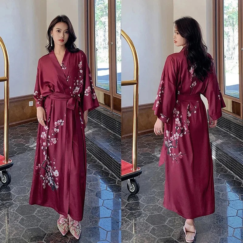 Robe de Chambre Femme Satin Bordeaux Kimono Fleuri Cerisier